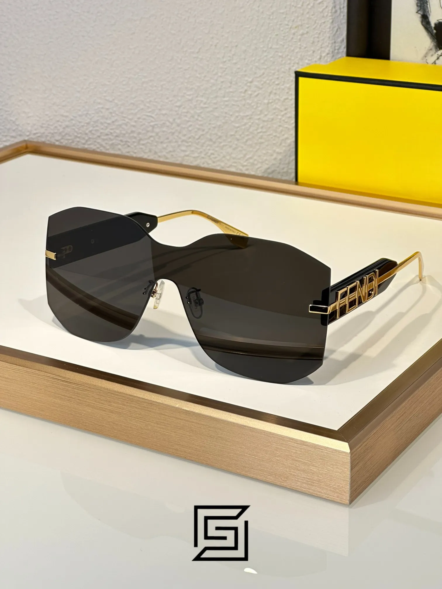 Sunglasses,Women FENDI FE40067 Sunglasses For Women Fendi