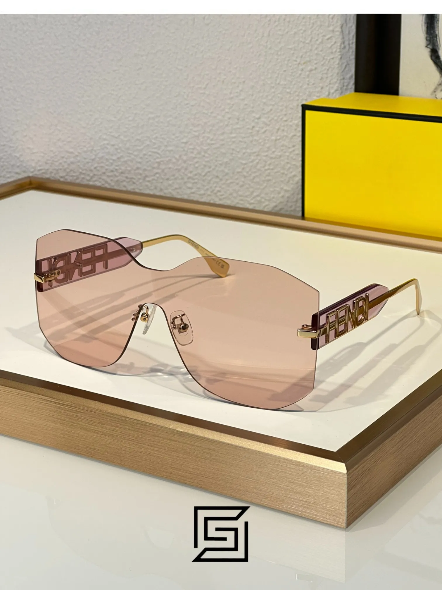 Sunglasses,Women FENDI FE40067 Sunglasses For Women Fendi