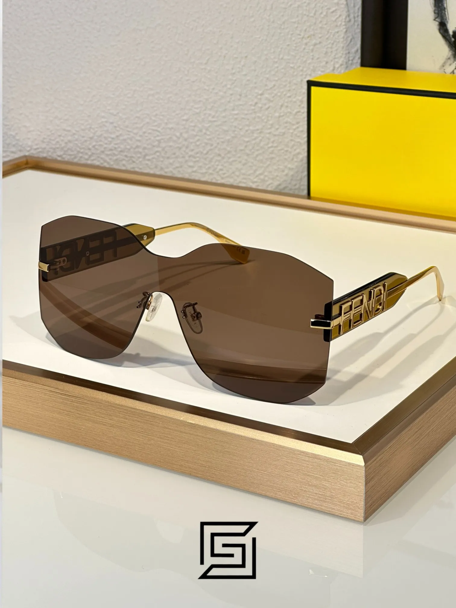 Sunglasses,Women FENDI FE40067 Sunglasses For Women Fendi