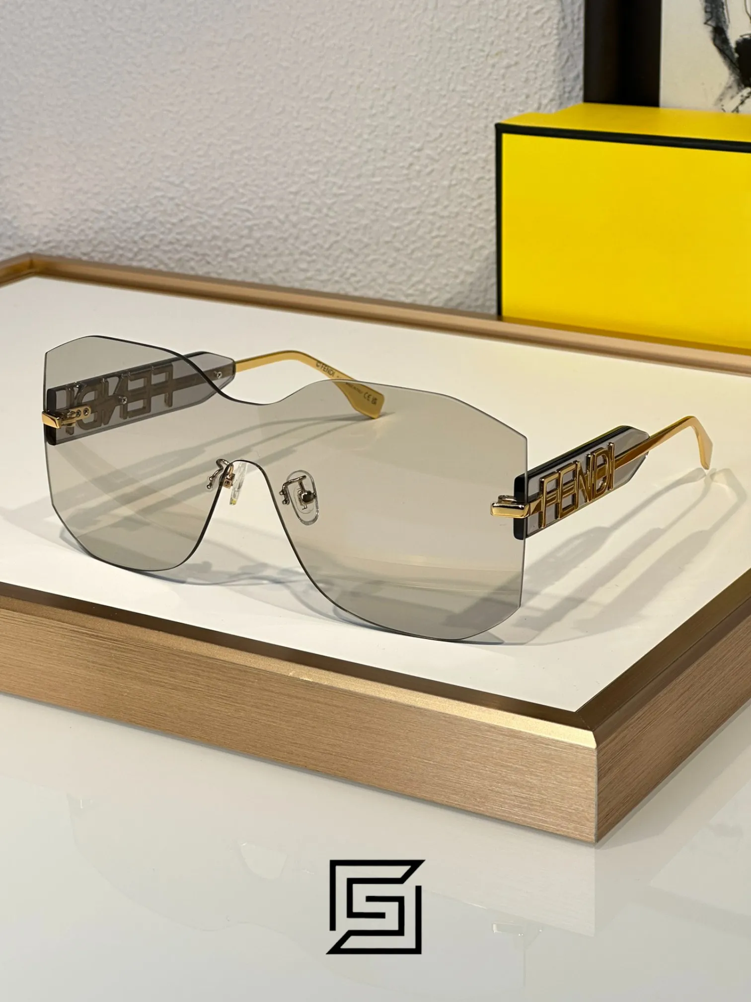 Sunglasses,Women FENDI FE40067 Sunglasses For Women Fendi