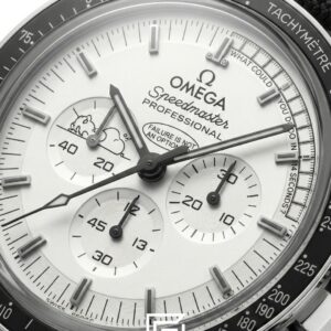 ⁦Omega Speedmaster 'Silver Snoopy' Tribute – White Dial & Nylon Strap⁩ - الصورة ⁦2⁩