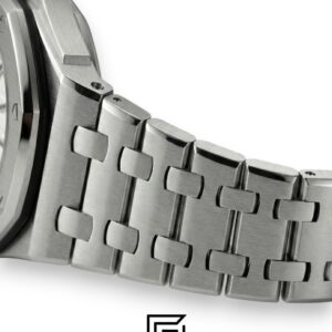 Audemars Piguet Royal Oak Offshore Diver White – Stainless Steel – Automatic - Image 4