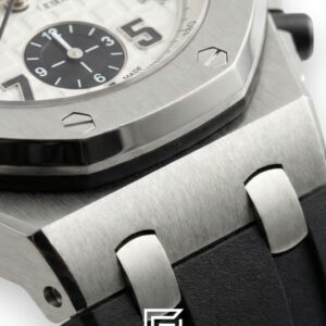 ⁦Audemars Piguet Royal Oak Offshore Chronograph "Panda" White Dial Automatic - 42mm⁩ - الصورة ⁦3⁩