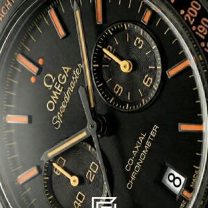 ⁦Omega Speedmaster Dark Side of the Moon – Vintage Black Dial & Suede Strap⁩ - الصورة ⁦2⁩