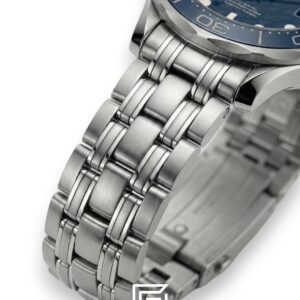⁦Omega Seamaster Professional Diver 300M – 50th Anniversary "James Bond" – Blue Dial (41mm)⁩ - الصورة ⁦3⁩