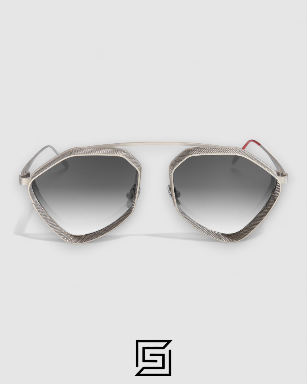 ⁦Vysen The Ezy - E3 Silver Matte Frame Grey Gradient Leanses⁩ - الصورة ⁦2⁩