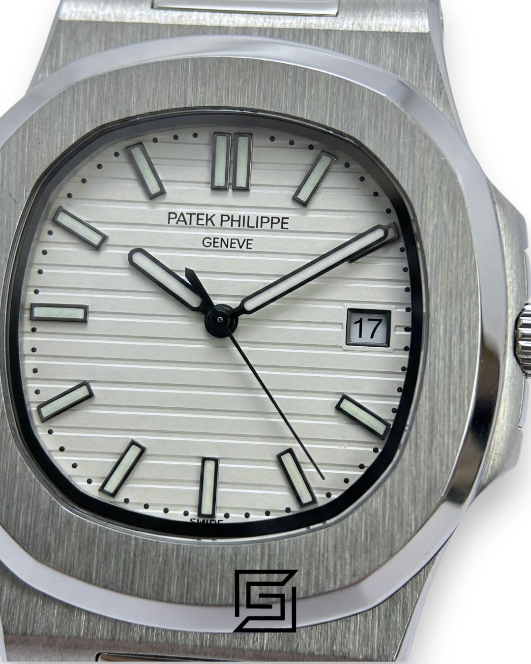 Patek Philippe Nautilus – White Dial – Black Rubber Strap – Japanese Automatic - Image 2