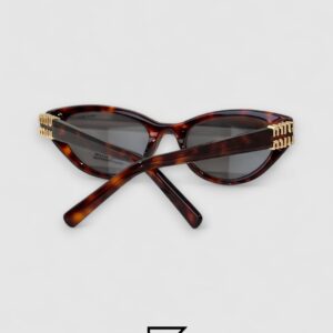 ⁦Miu Miu MUA04 21C40 Light Grey Lenses and Tiger Brown Frame With Gold Logo⁩ - الصورة ⁦6⁩