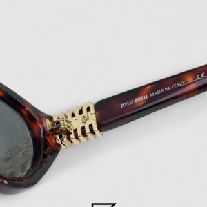 ⁦Miu Miu MUA04 21C40 Light Grey Lenses and Tiger Brown Frame With Gold Logo⁩ - الصورة ⁦3⁩