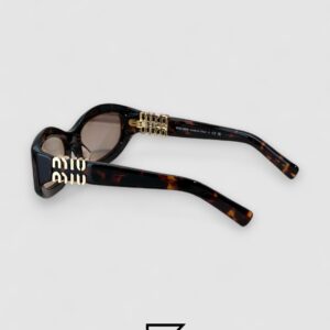 ⁦Miu Miu MU14 141-90H Light Brown Lenses and Tiger Brown Frame With Gold Logo⁩ - الصورة ⁦7⁩