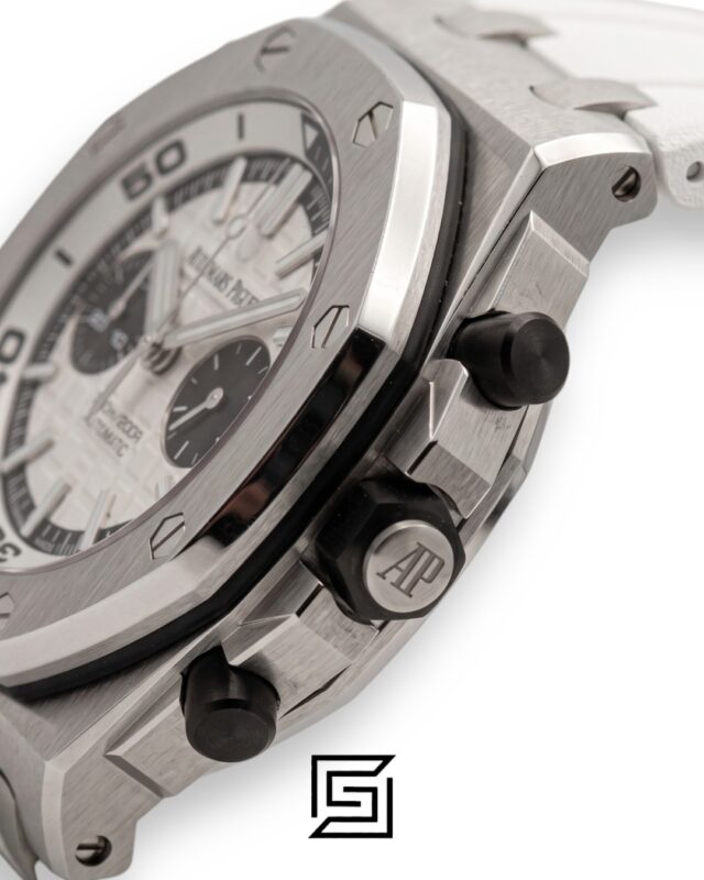 Royal Oak OffShore WF0851 Quartz 2 Counters Rubber White